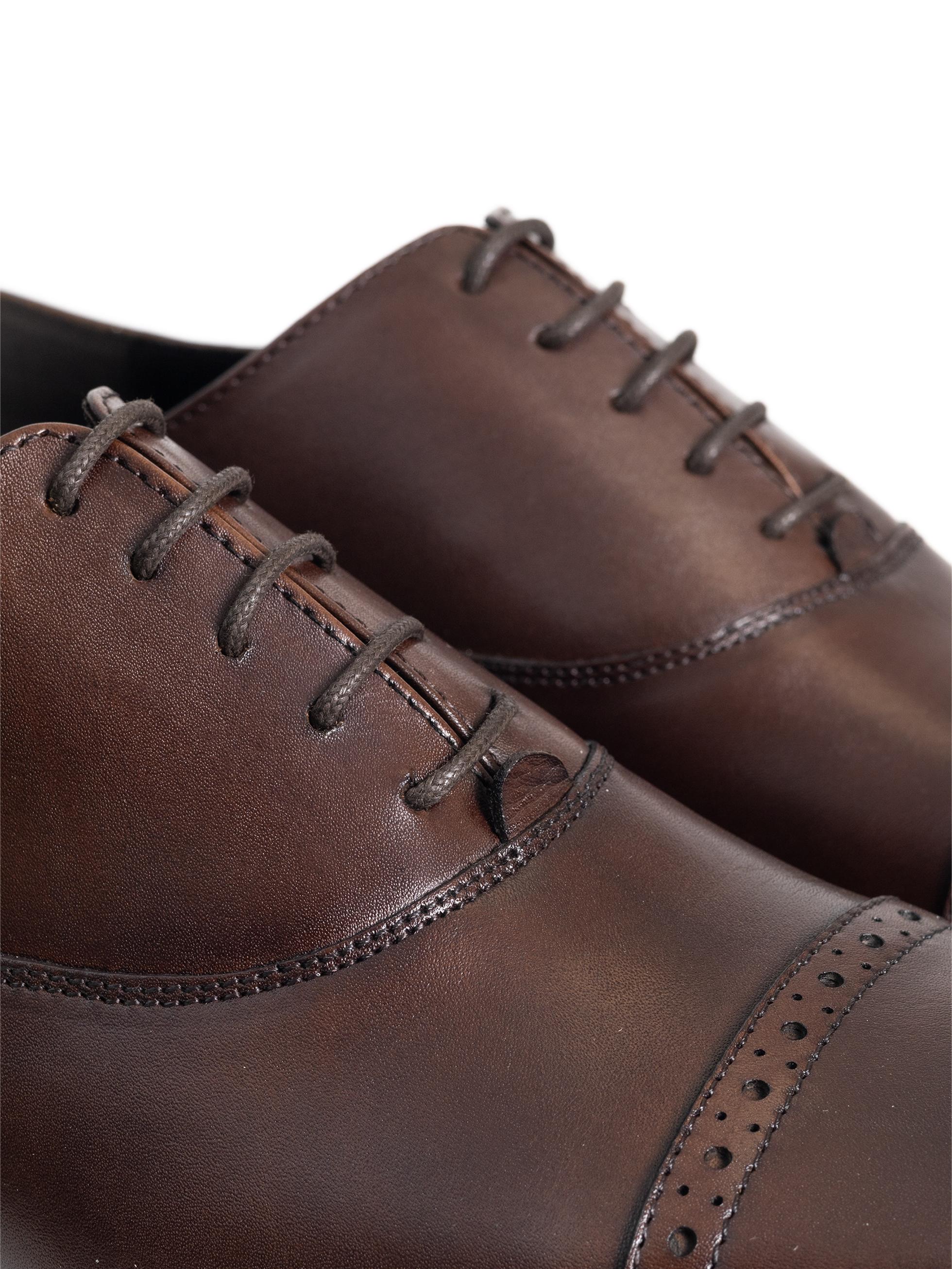 ZAPATO OXFORD QUARTER BROGUE MARRÓN OSCURO - Image 4