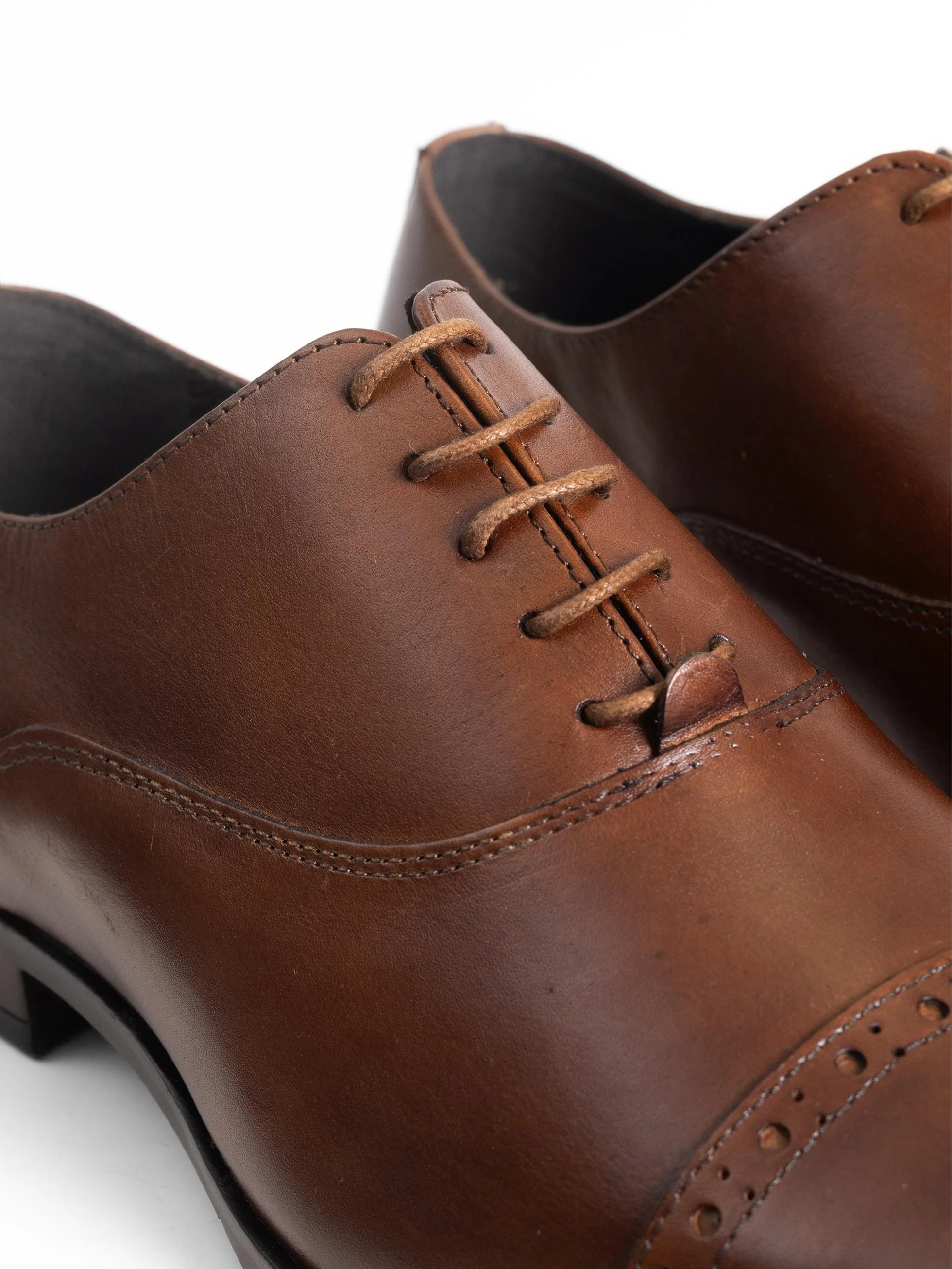 ZAPATO OXFORD QUARTER BROGUE MARRÓN - Image 3