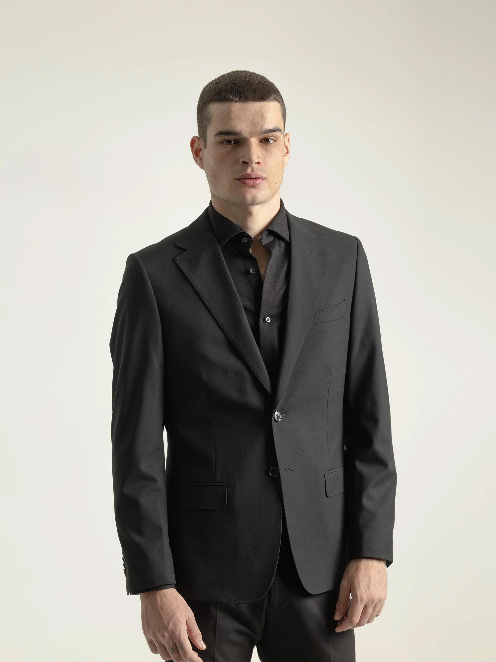 TRAJE ESTRUCTURA NEGRO - Image 3