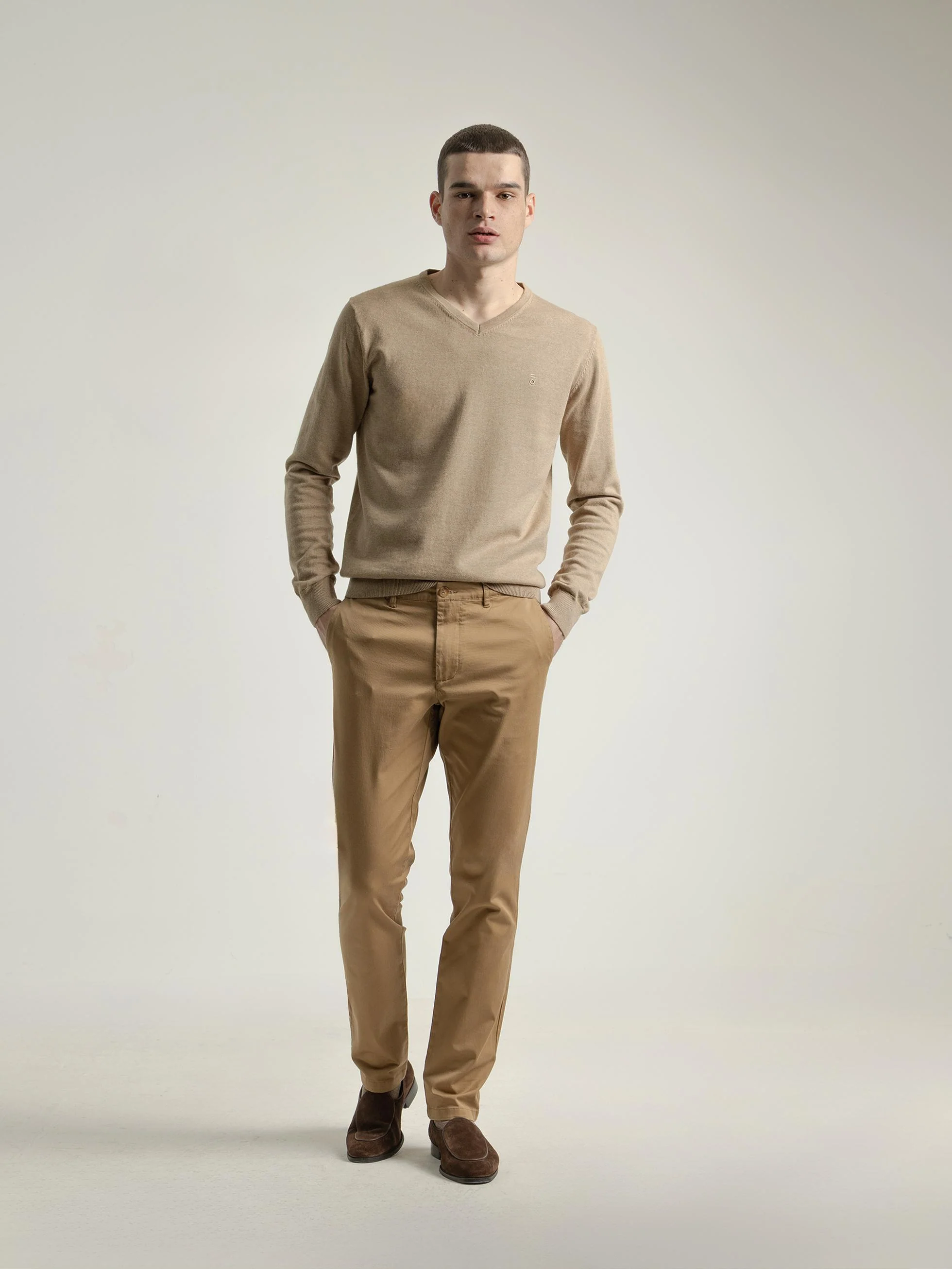 PANTALÓN CHINO ARENA