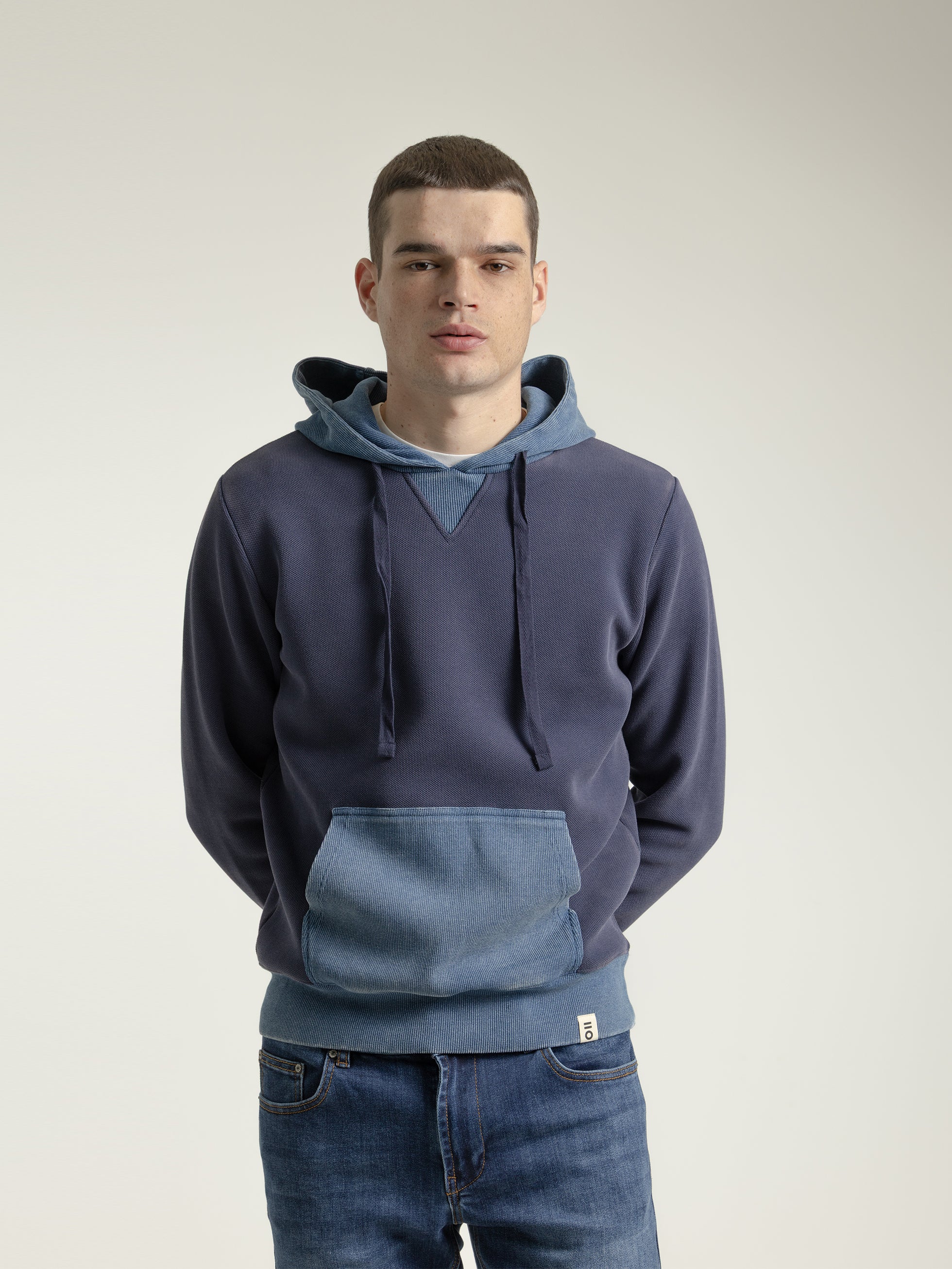 SUDADERA ESTRUCTURA CON CAPUCHA AZUL TINTA - Image 3