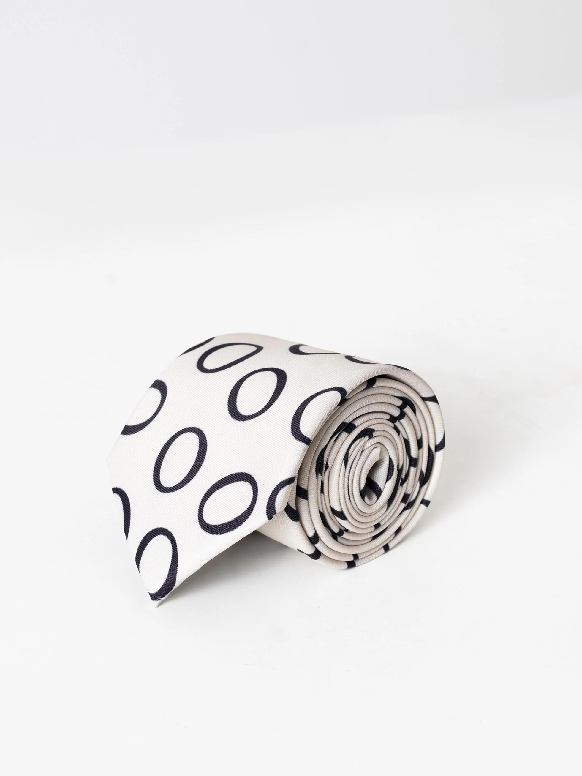 CORBATA MOTIVOS OVALADOS BLANCA
